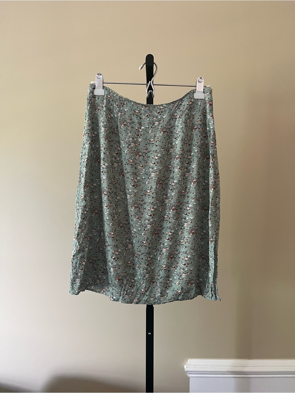 Aeropostale Sage Green A-Line Skirt with Cream & Tan Floral Print